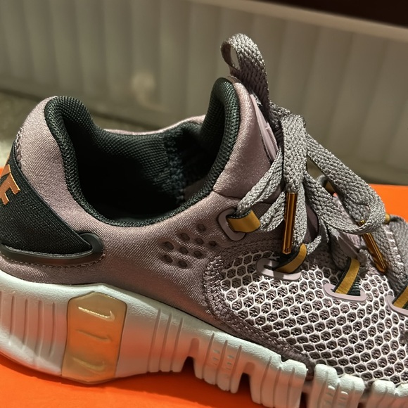New in box W Nike Free Metcon 4 Purple Smoke Size 6 W - Picture 2 of 5